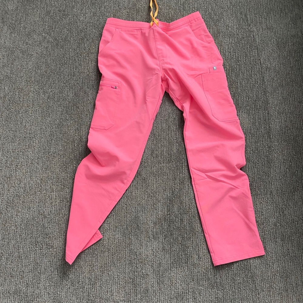 LIMITED EDITION NEON PINK FIGS SCRUBS - Picture 2 of 2